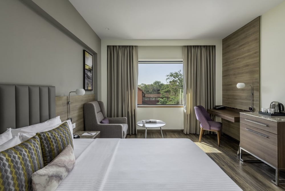 Deluxe Room, 1 Queen Bed - Photo 3