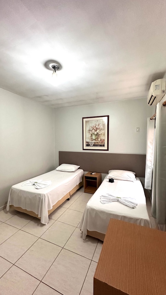 Economy Twin Room photo 3