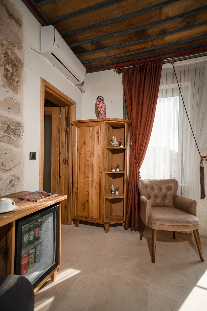 Luxury Double Room, 1 King Bed, Non Smoking, Mountain View - Photo 6