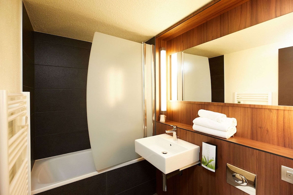 Standard Room, 2 Twin Beds - Photo 9