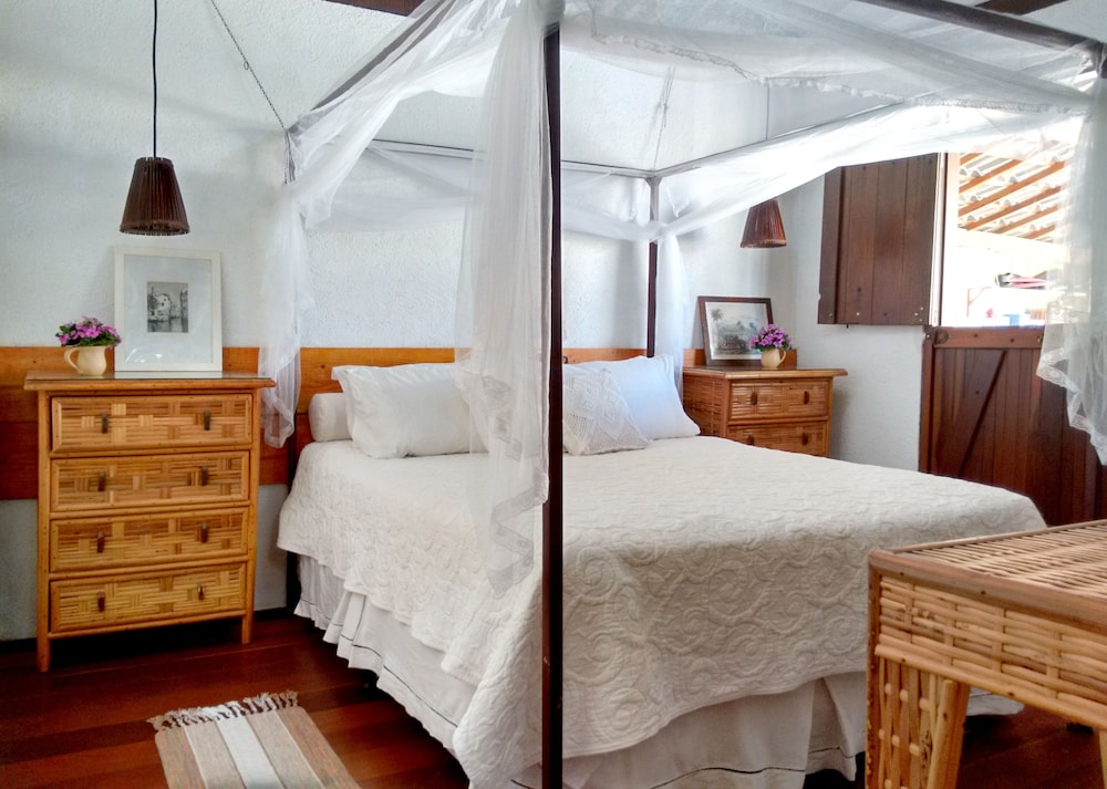 Comfort Suite, 1 Queen Bed, Lanai, Beachside photo 1