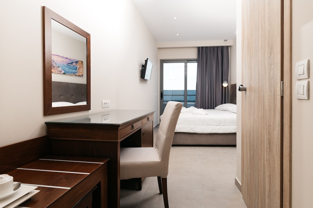 Standard Room, Pool View - Photo 1