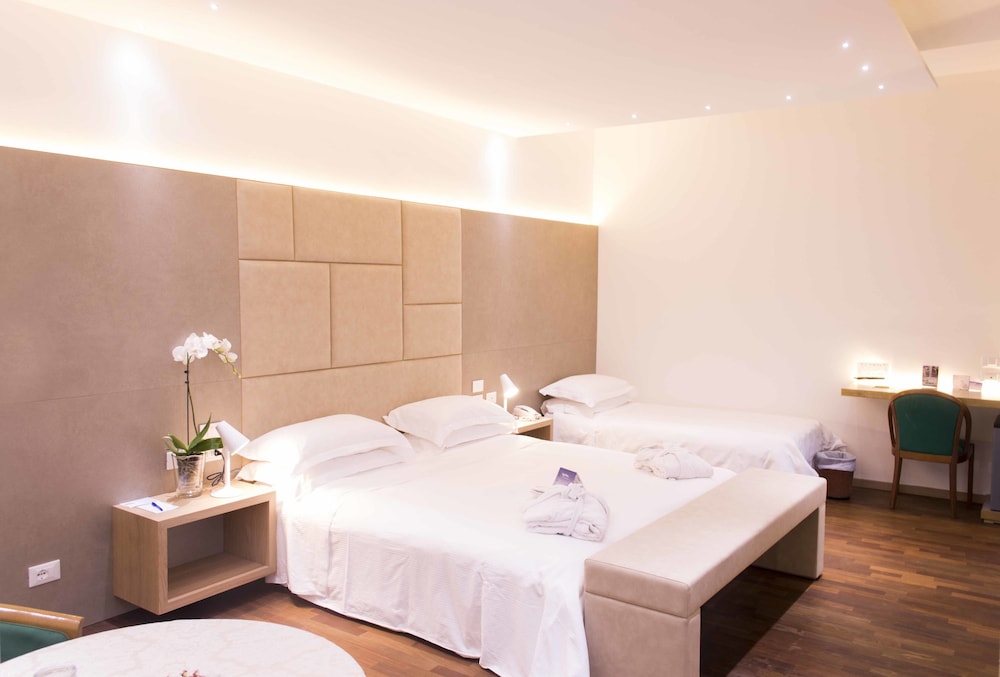 Executive Room - Photo 2