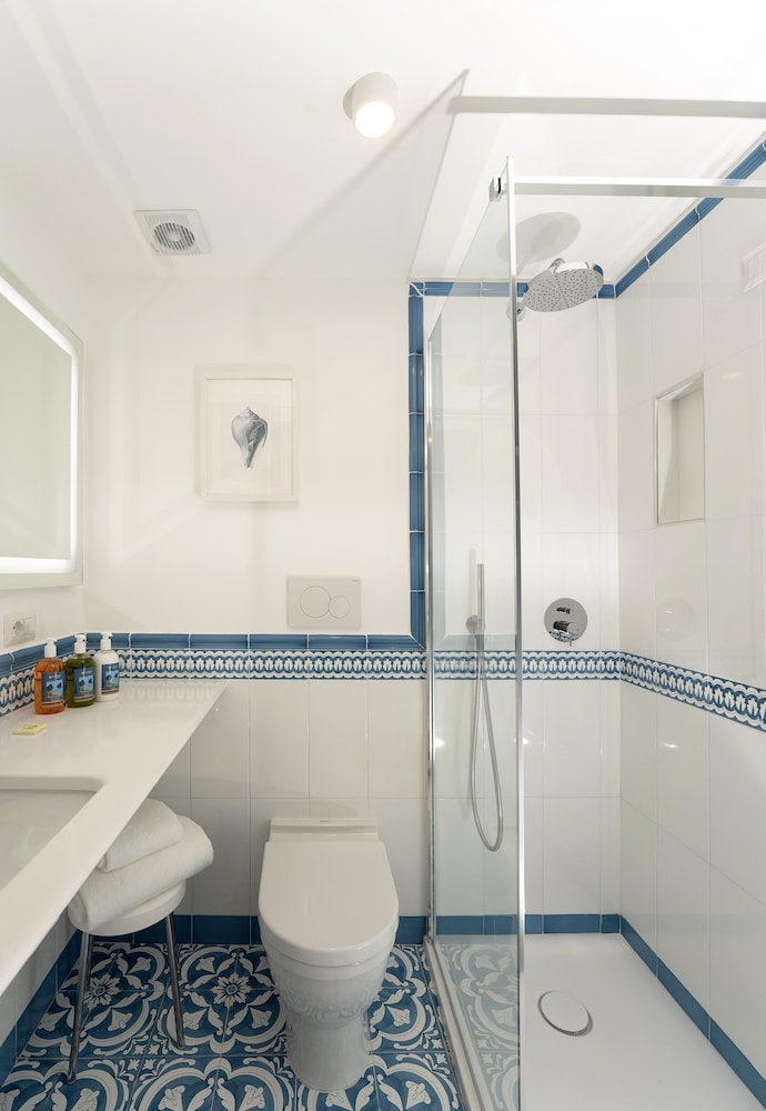 Single room with window