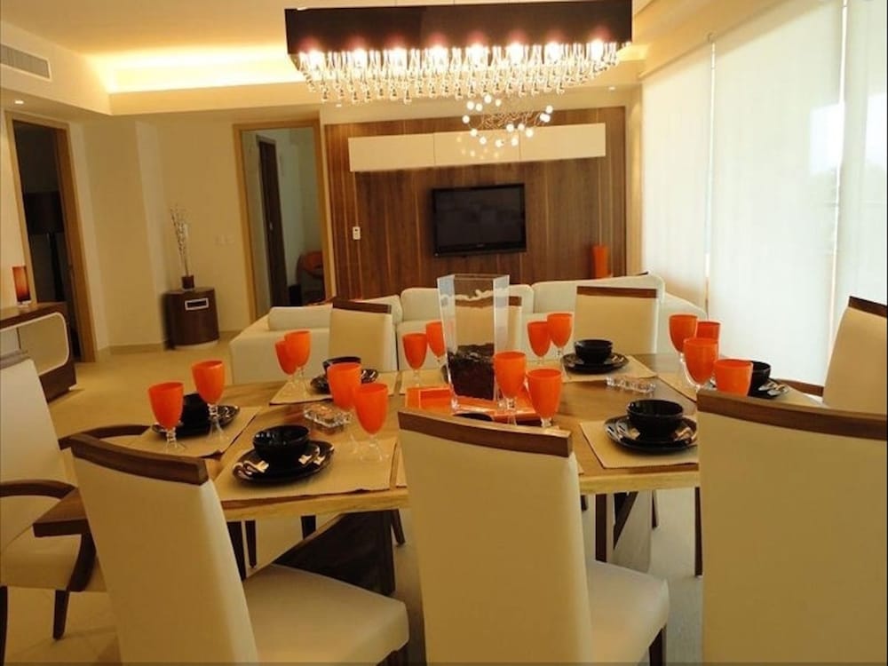Luxury Condo, 3 Bedrooms, Ocean View photo 2
