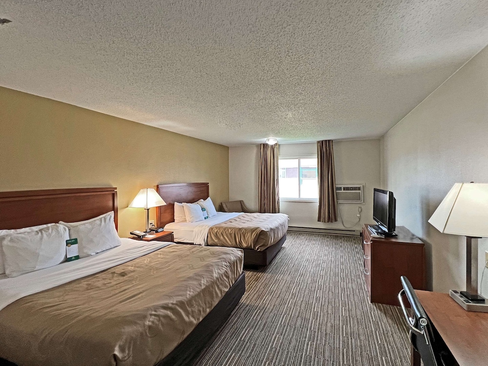 Two Queen Beds NonSmoking Pet Friendly Room photo 1