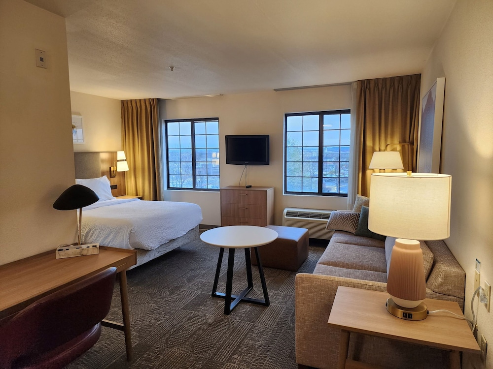 Suite, 1 Queen Bed, Accessible (Communications Accessible) - Photo 2