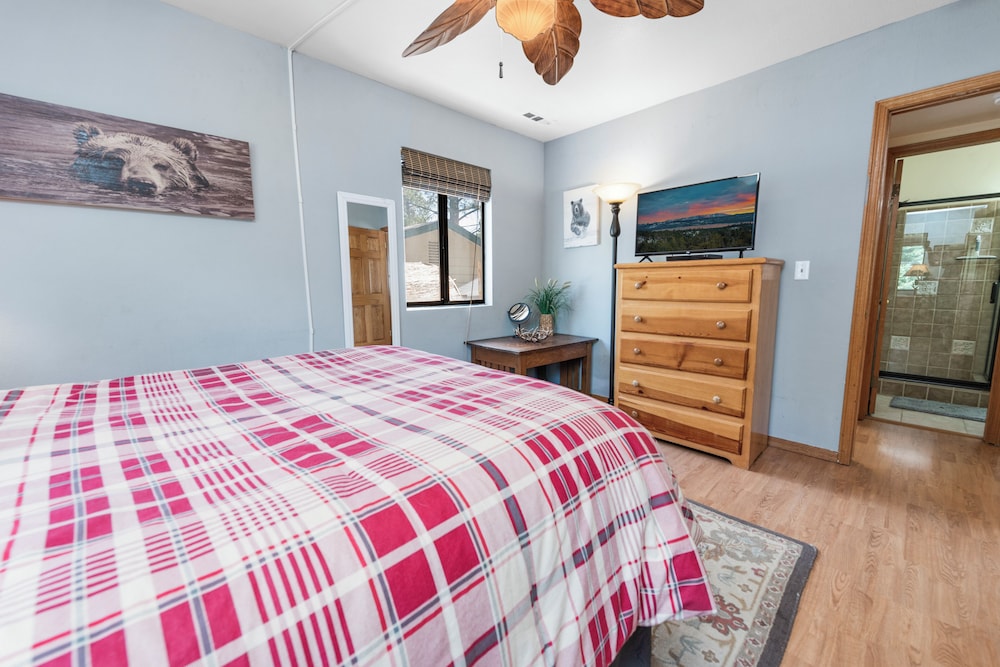 House, Multiple Beds, Patio, Mountain View photo 1