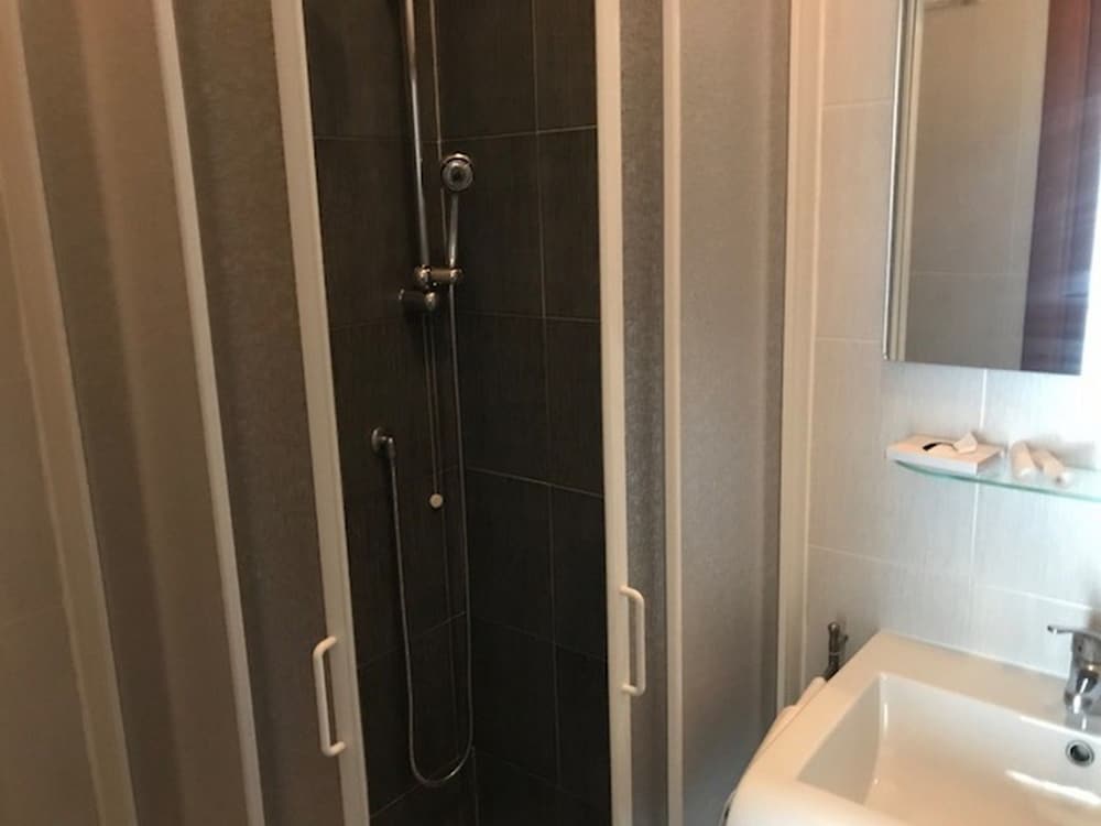 Basic Double Room photo 3