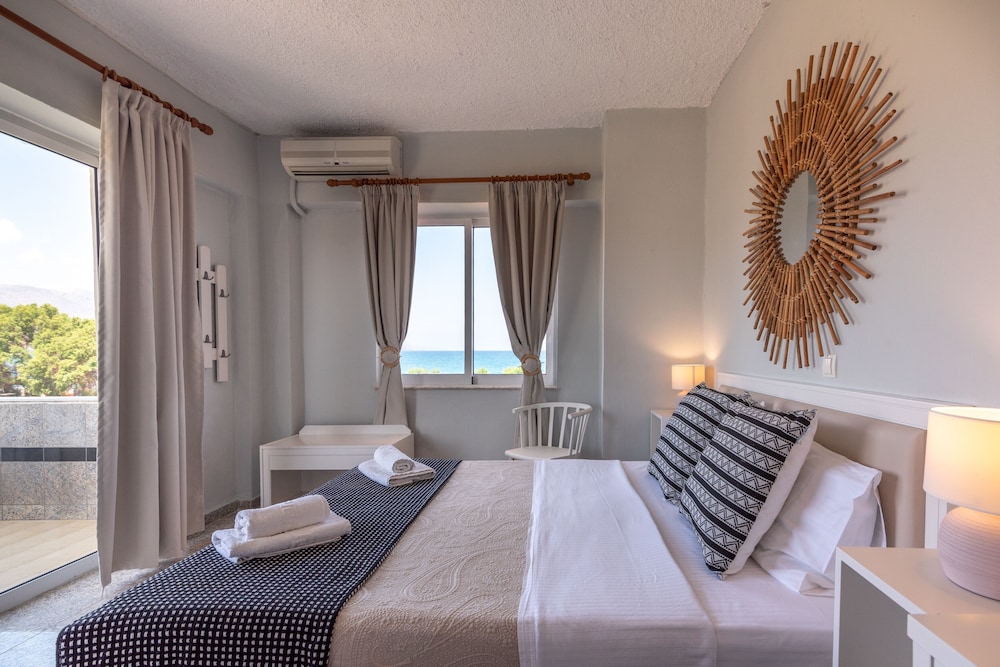 Standard Double Or Twin Room, Partial Sea View photo 1