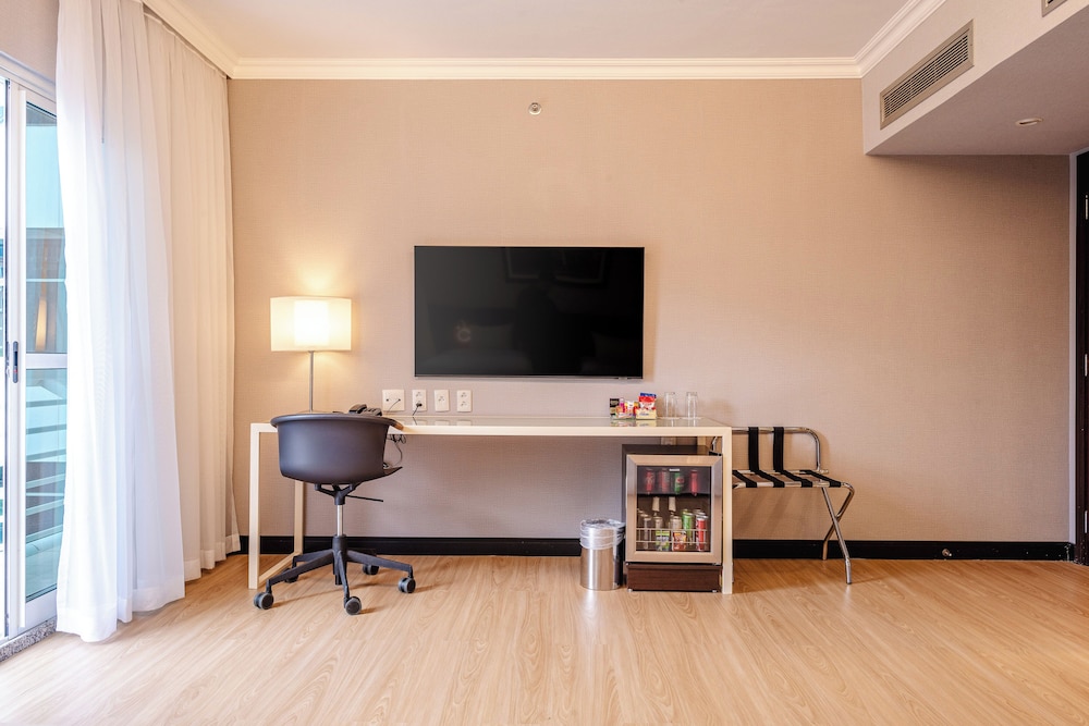 Premier Twin Room - Photo 2