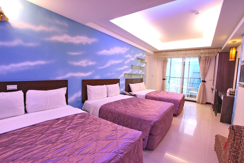 Family Room, Multiple Beds, Balcony, Partial Sea View photo 3