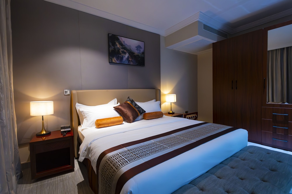 Deluxe Suite - Photo 1