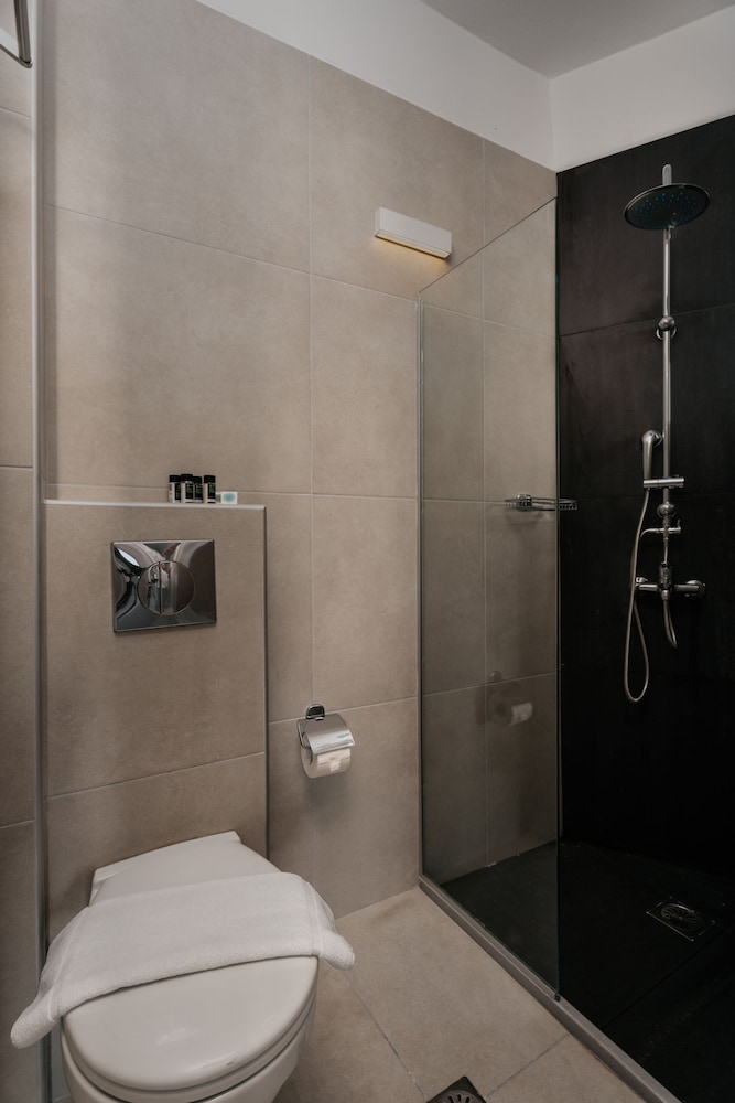 Classic Double Room thumbnail 5