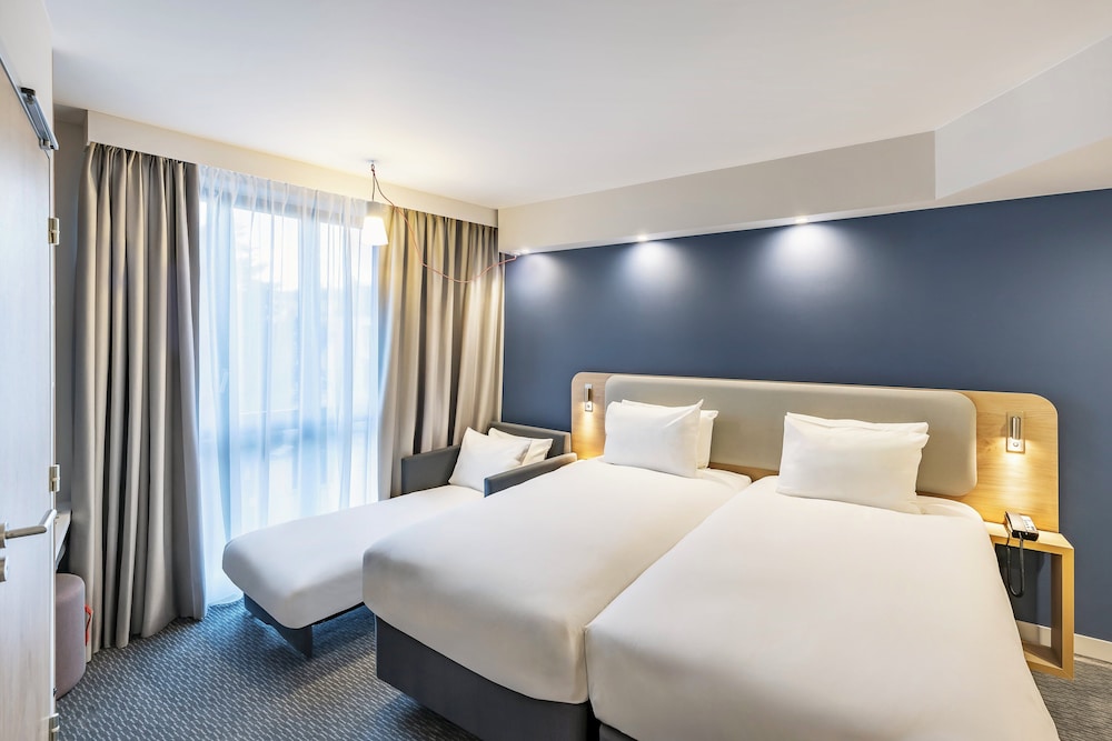 Standard Room, Multiple Beds (Free Breakfast) photo 3