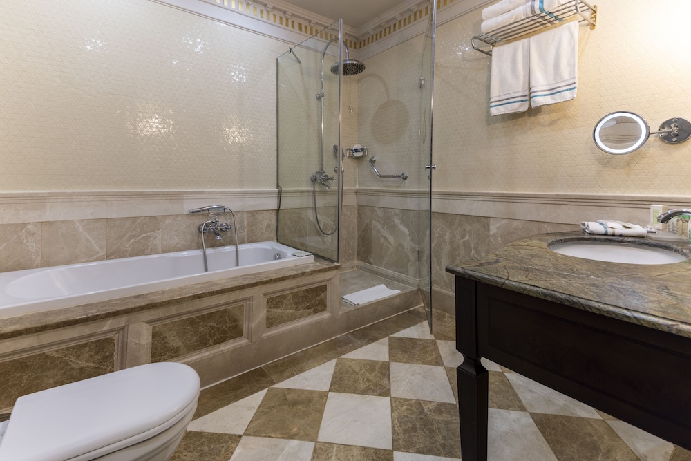 Royal Suite With City View thumbnail 5