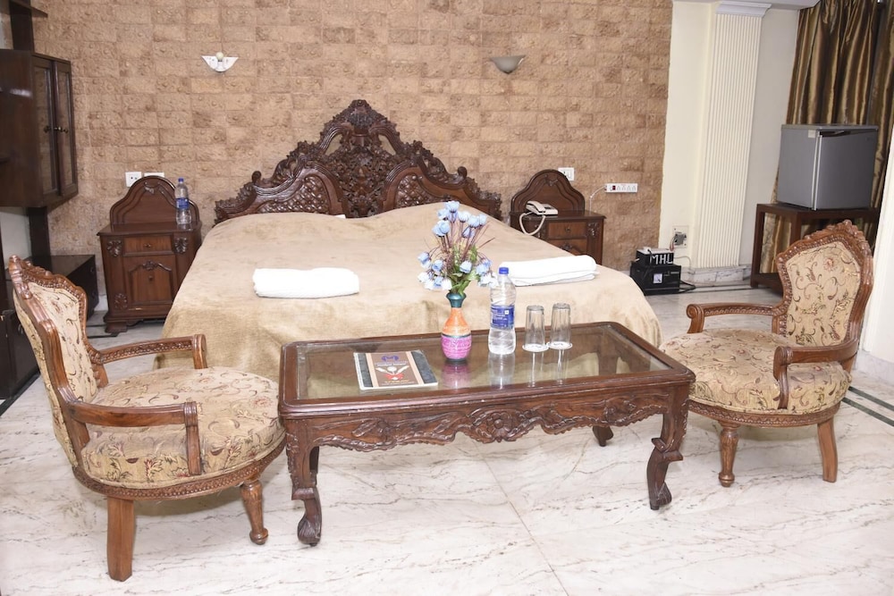 Basic Suite, 1 Double Bed, Non Smoking photo 3