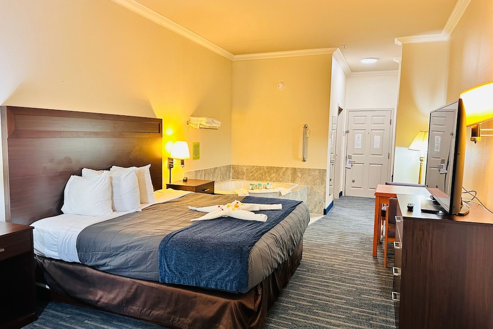 Luxury Room, 1 King Bed with Sofa bed, Non Smoking, Jacuzzi