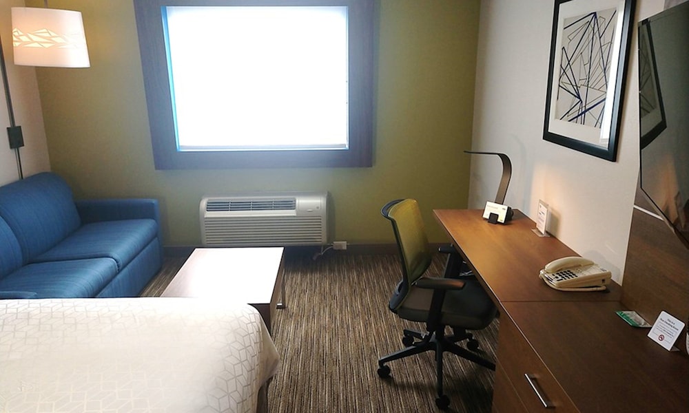 Standard Room, Multiple Beds - Photo 1