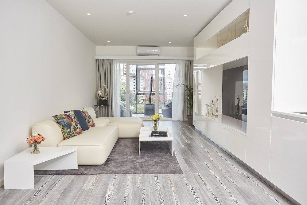 Executive Suite - Photo 1