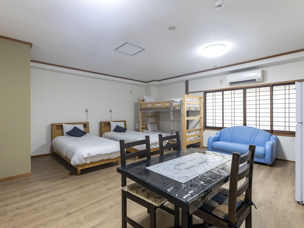Quadruple Room, 4 Bedrooms, Non Smoking, Shared Bathroom photo 1