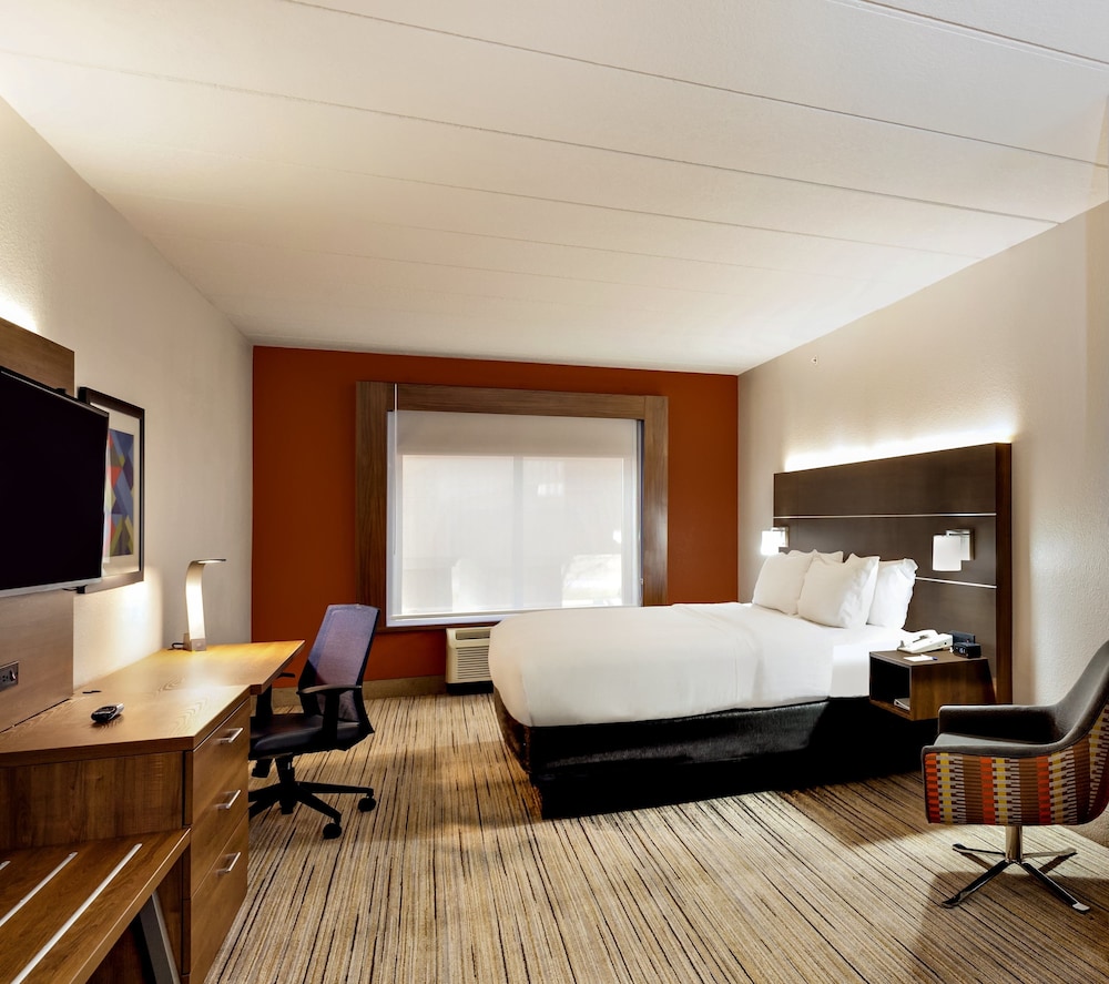 Standard Room, 1 Twin Bed, Jetted Tub - Photo 4