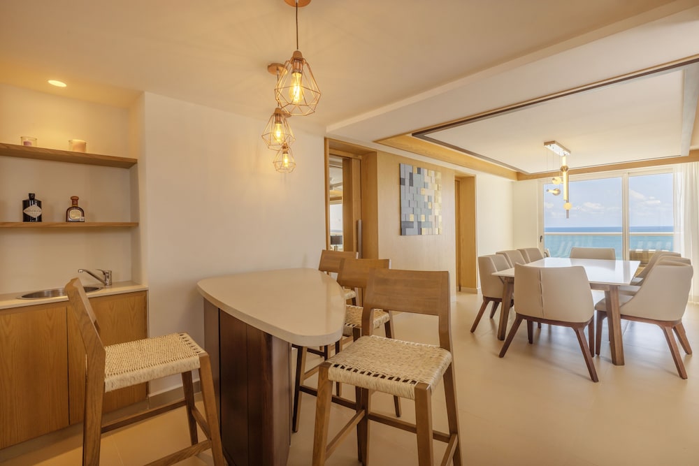 Luxury Sky Chairman Suite Two Bedroom Ocean Front Diamond Club - Photo 14