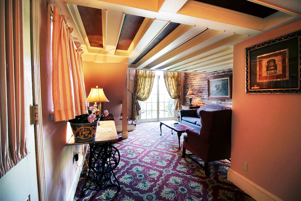 Jr Suite 1 King Balcony photo 1