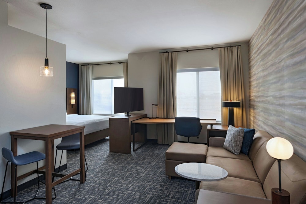 Studio Suite, 1 King Bed with Sofa bed (Hearing Accessible)