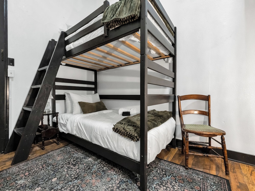 Room 17, The Little Loft, A Bunkbed and Two Twins photo 2