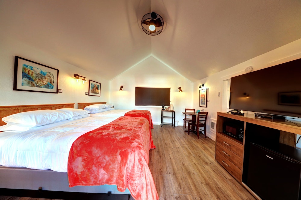 Double Queen, Cottage # 6 (Pet Friendly) photo 1