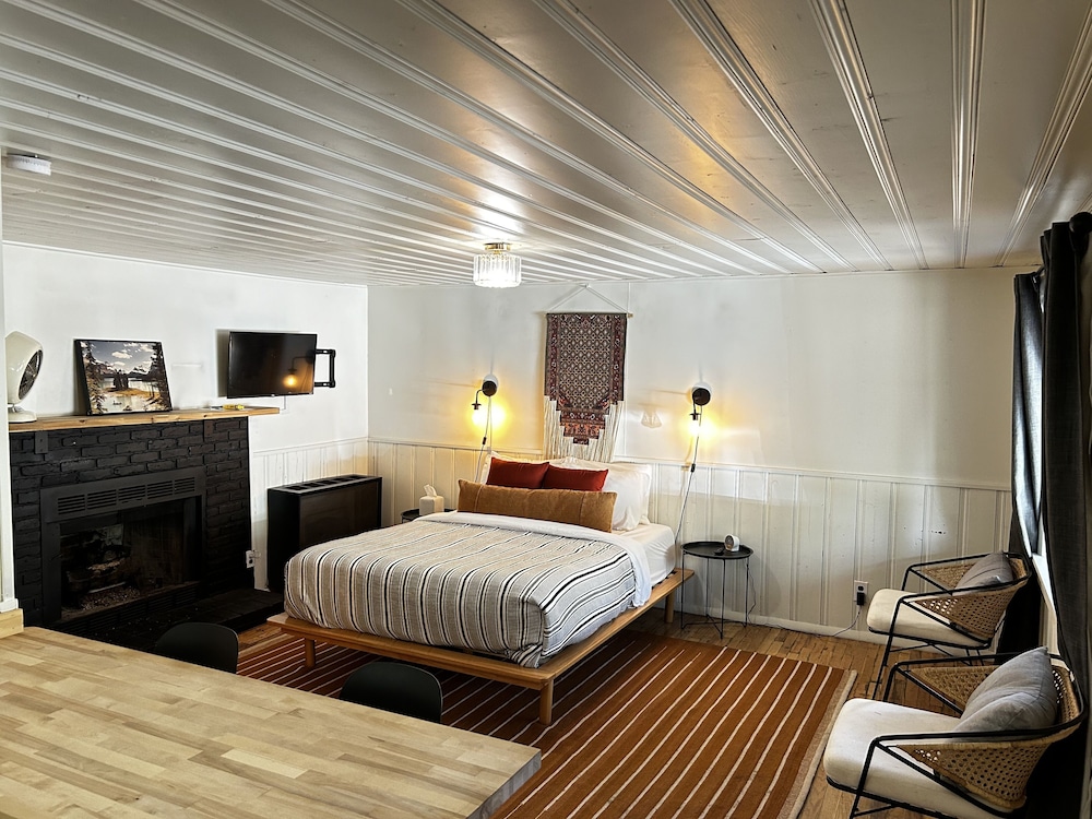 Cabin, 1 Queen Bed with Sofa bed photo 2