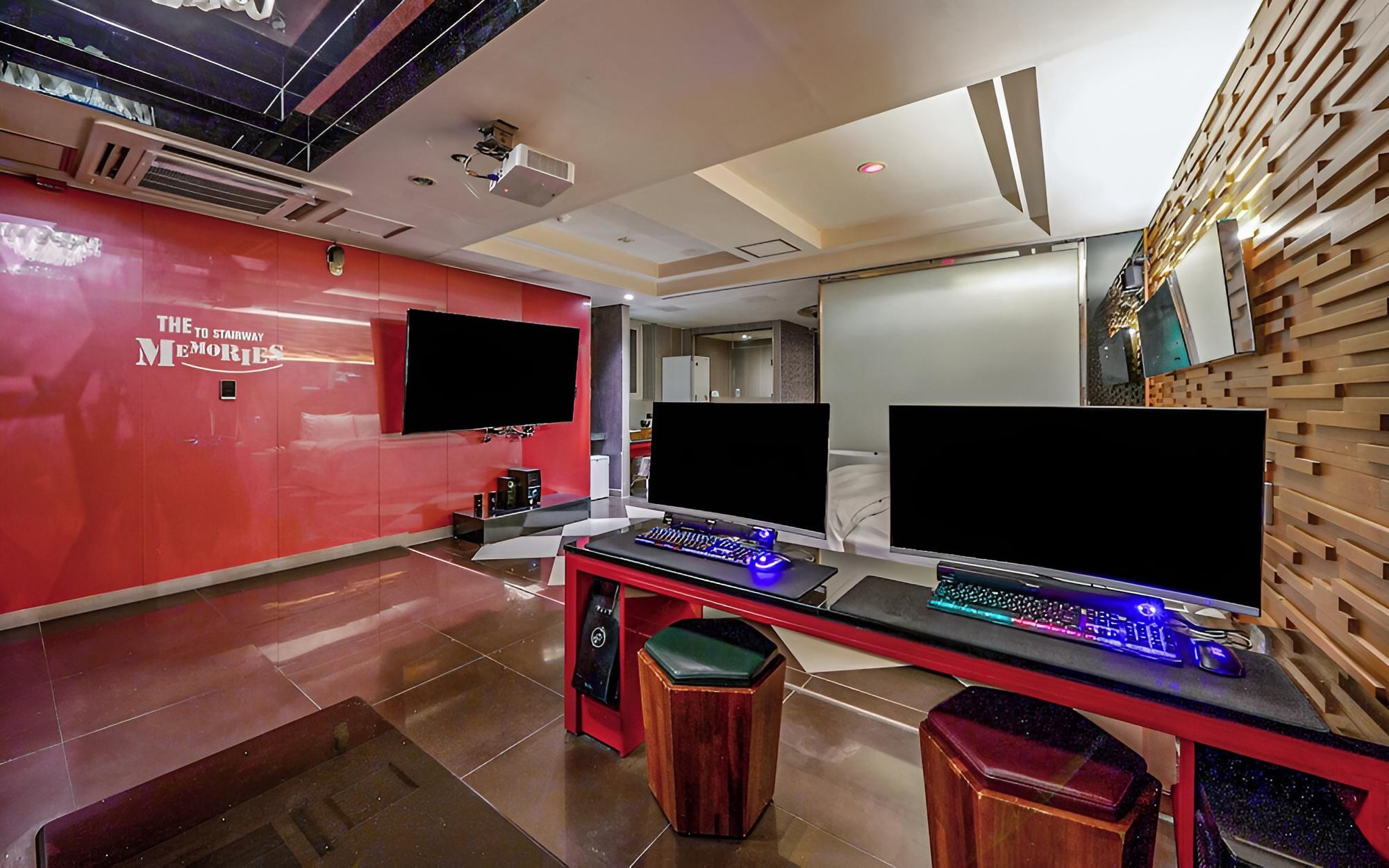 Room (2PC Royal (styler large TV available ) photo 3