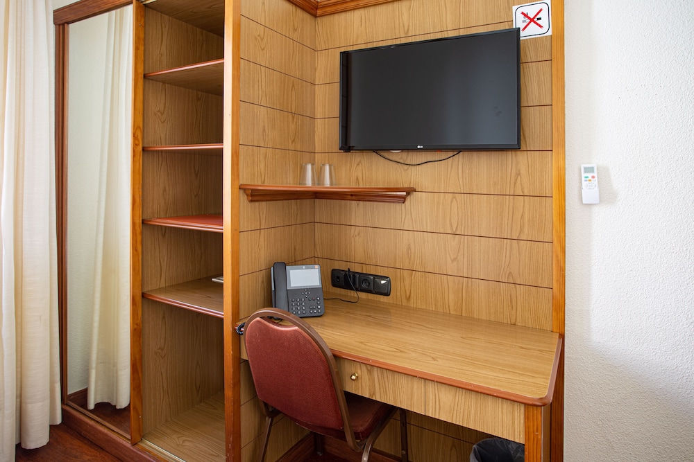 Double or Twin Room (Interior) - Photo 14