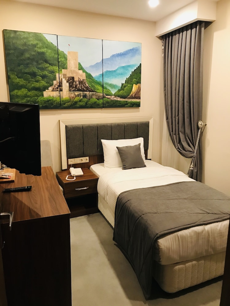 Economy Room