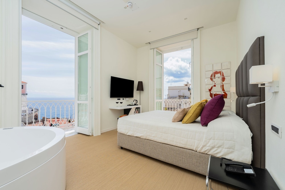 Superior Double Room, Jetted Tub, Ocean View photo 2