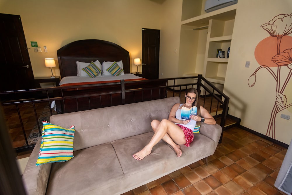 Junior Suite, 1 King Bed, Mountain View photo 2