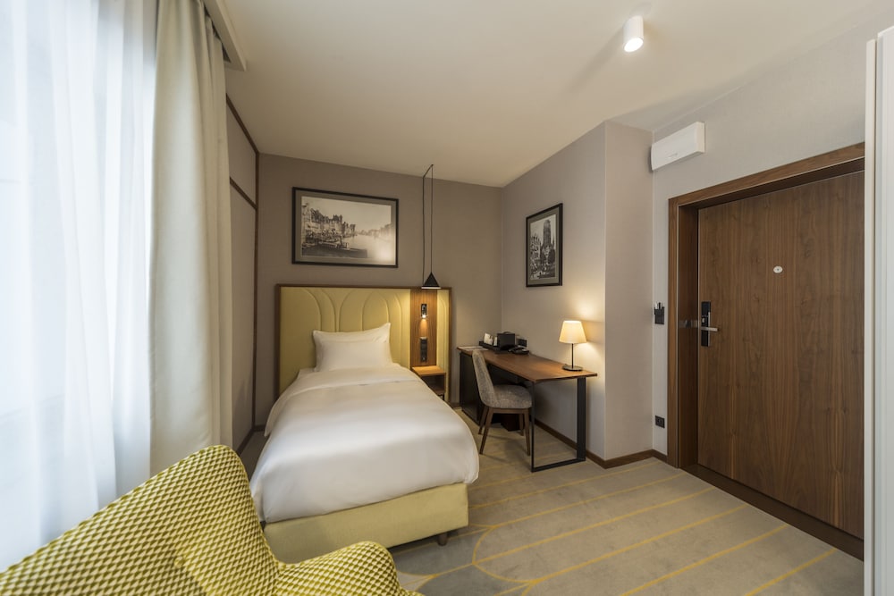 Room (Individual)
