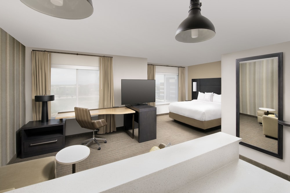 Studio, 1 King Bed with Sofa bed (Mobility Accessible, Tub) - Photo 8