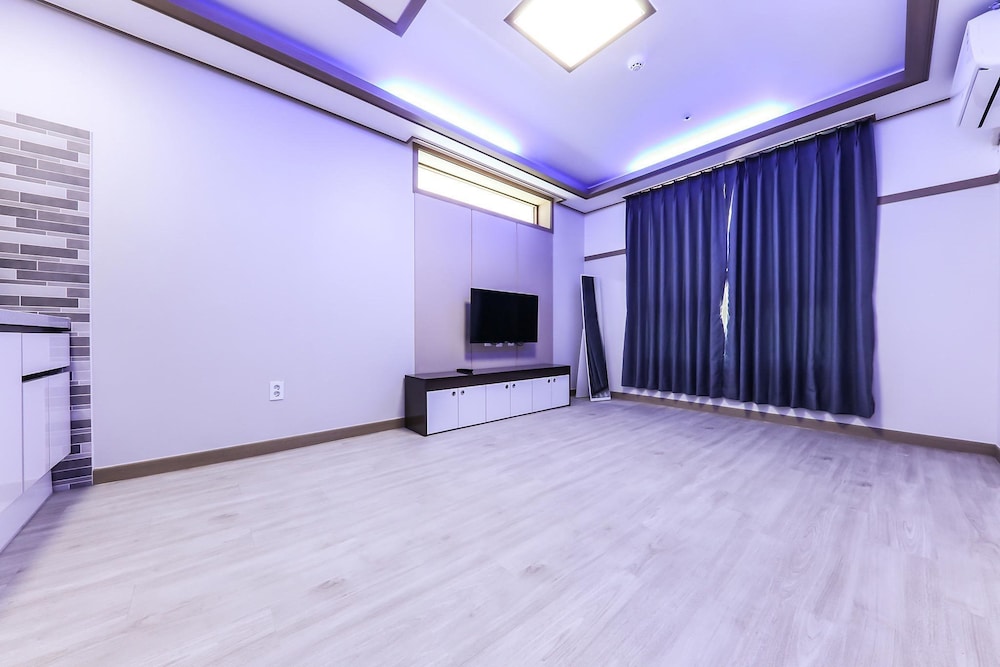 Family (Two rooms, Ondol)