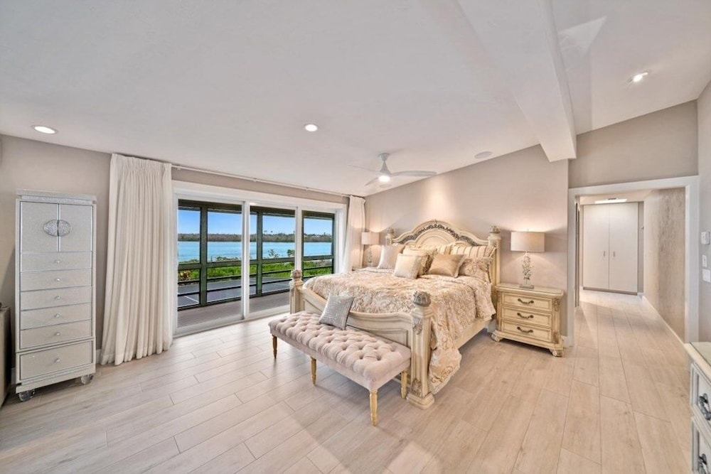 House, Multiple Bedrooms photo 1