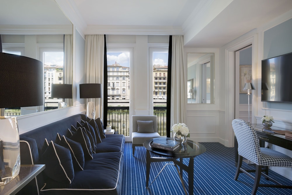 Studio Suite, River View