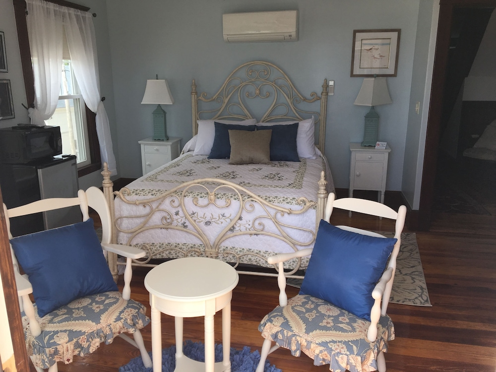 Deluxe Room, 1 Queen Bed, Shared Bathroom, Ocean View photo 1