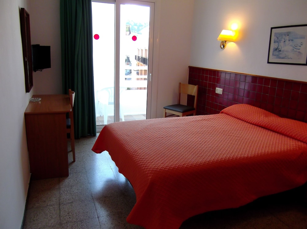 Double or Twin Room - Photo 6