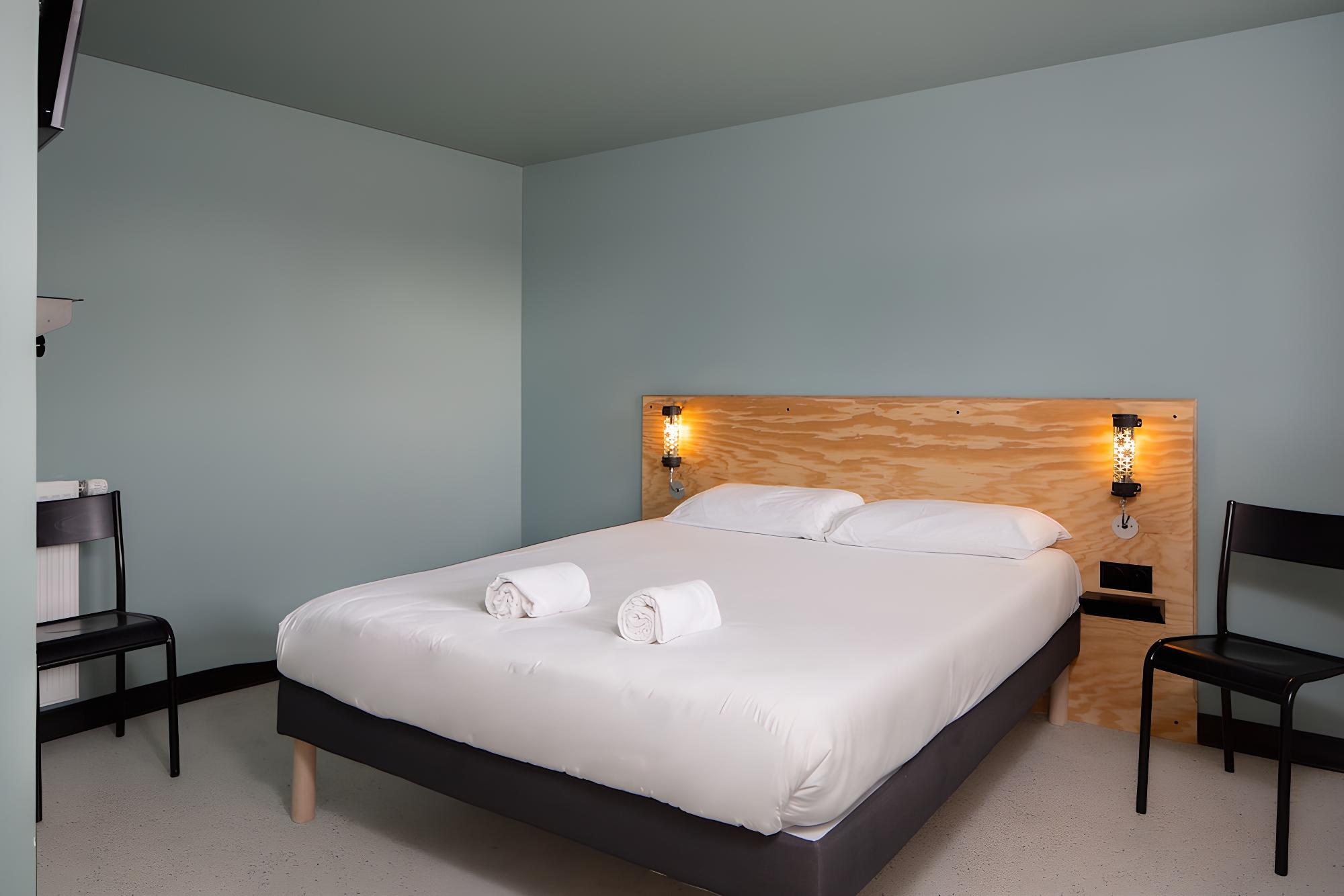 Relax in this stylish, modern hotel room!