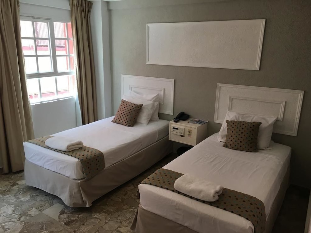 Basic Double Room, 2 Twin Beds photo 2