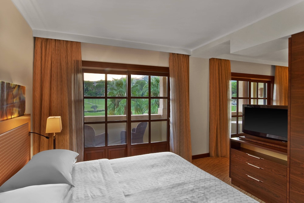 Junior Suite, 1 King Bed with Sofa bed, Resort View (Balcony) thumbnail 5