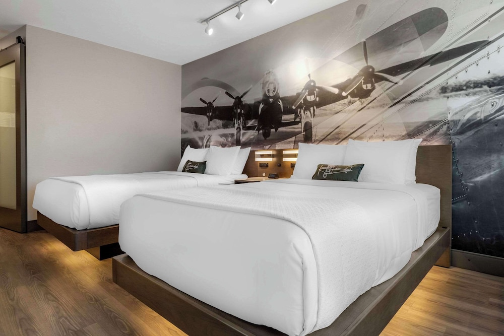 Suite, Multiple Beds, Accessible, Non Smoking photo 1