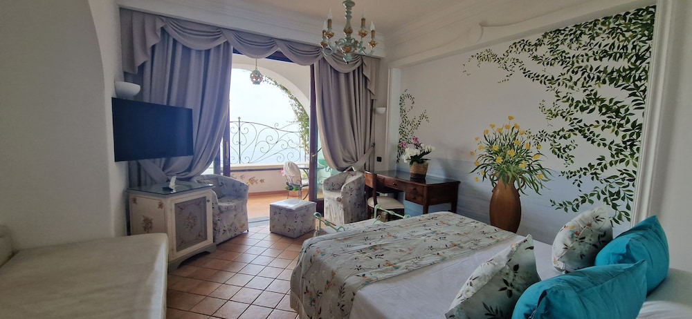 Deluxe Room, 1 Bedroom, Sea View - Photo 5