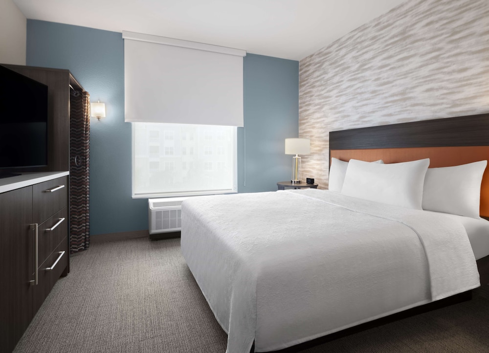 Suite, 1 King Bed, Accessible (Hearing) - Photo 3
